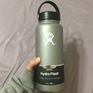 BRAND NEW Gray Hydro Flask 32 oz